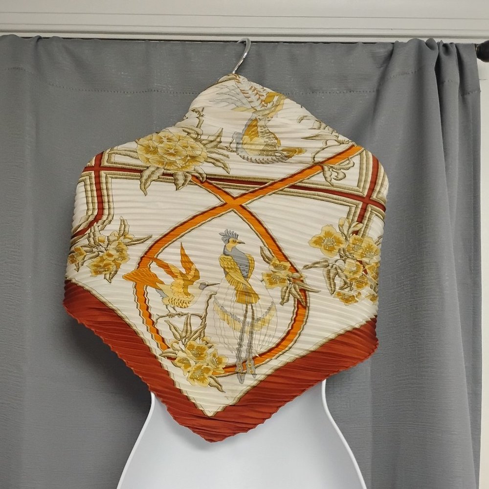 ❤️HERMES Pleated Caraibes Caribbean Floral Bird Pattern Silk Scarf + Hermes Book